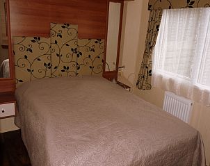 Bedroom in Chalet Bregkoog 16 Zanderij, De Koog, Texel, with comfortable double bed.