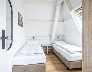 Bedroom with two beds in Two persons apartment large - second floor, De Koog, Texel, with lots of light.