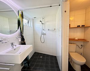 Zonnig terras bij Texel D vakantiewoning in De Koog, Texel, Waddeneilanden.