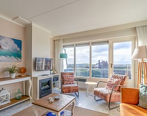 Stilvolle Sitzecke im Apartment Juliana 148 Island and Sea View, De Koog, Texel mit Blick auf die Watteninseln.