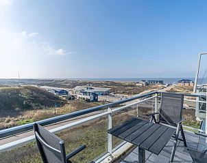 Balkon des Appartements Juliana 148 Insel- und Meerblick, De Koog, Texel mit Blick auf das Meer und die Dnen.