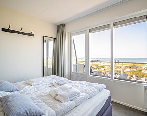 Frisse badkamer in Appartement Juliana 156 Zeezicht, De Koog, Texel, met moderne douche en wastafel.