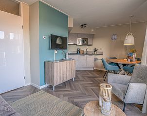 Open keuken en eetruimte in Appartement Zeedistel 24, De Koog, Texel voor een gezellige maaltijd.