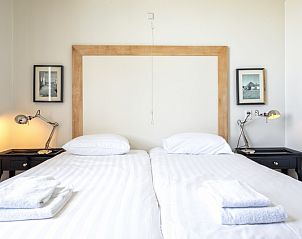 Lichte hal in Appartement - 4-persoons (1535) in De Koog, Texel, Waddeneilanden met houten vloer.