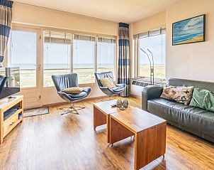 Gemtliches Wohnzimmer von Apartment Juliana 168 Zeezicht in De Koog, Texel, mit Panoramablick auf die Watteninseln.