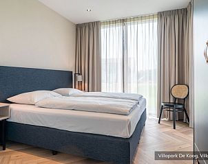 Luxurise Familienvilla 12p, De Koog, Texel mit Reetdach und Blick auf den Teich.