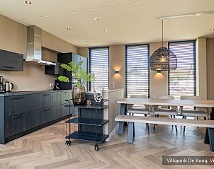 Gezellige details in de woonkamer van Luxe familievilla 6p, De Koog, Texel, met stijlvolle decoratie.