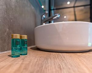 Detail van badkamerproducten in IJsvogel 10 in De Koog Texel voor extra comfort.