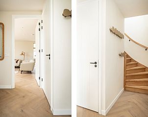 Binnenruimte van Villa 25a, De Koog, Texel met stijlvolle hal en houten trap, vakantiehuis op de Waddeneilanden.