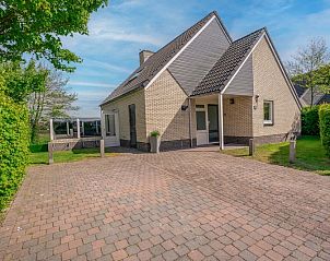 Ruime oprit van Vakantiehuis Kamperfoelie 69 in De Koog, Texel. Perfecte toegang tot deze comfortabele vakantiewoning op de Waddeneilanden.