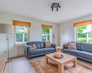 Gezellige woonkamer van Vakantiehuis Kamperfoelie 69 in De Koog, Texel. Ontspan in deze comfortabele ruimte op de Waddeneilanden.