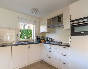 Vollstndig ausgestattete Kche im Ferienhaus Kamperfoelie 77, Texel, De Koog