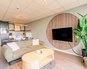 Moderne Einrichtung im Appartement Juliana 028 Zeezicht, De Koog, Texel mit Blick auf das Wattenmeer.