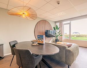 Komfortabler Wohnraum im Appartement Juliana 028 Zeezicht, De Koog, Texel mit moderner Kche.