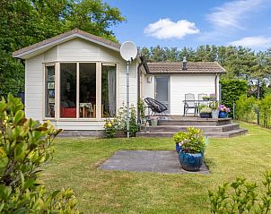 Charmantes Ferienhaus in De Koog, Texel, mit groem Fenster und einladendem Garten fr einen schnen Urlaub auf den Watteninseln.
