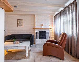 Sfeervolle open haard in 32b Pollux, vakantiehuis in De Koog, Texel, perfect voor ontspanning na een dag op de Waddeneilanden.