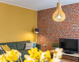 Gemtliches Wohnzimmer im Apartment 2 Personen, De Koog Texel, mit moderner Einrichtung und stimmungsvoller Beleuchtung.