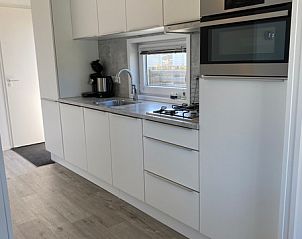 Chaletpark Bregkoog, Texel. Stilvolles Esszimmer im Chalet Bregkoog 94 mit moderner Einrichtung und viel natrlichem Licht.