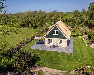 Terrasse von Landhuis De Wije Blick, Ferienhaus in De Koog Texel, mit Blick auf grne Felder.