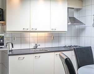 Moderne keuken van vakantiehuis Zeelucht in De Koog, Texel met volledige uitrusting.