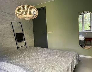 Attraktives Schlafzimmer im Ferienhaus De Koerie, De Koog, Texel, mit rustikalem Touch.