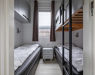 Kinderkamer in Chalet Bregkoog 261, Chaletpark Bregkoog, De Koog, Texel, met stapelbed en praktische inrichting.