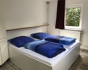 Slaapkamer in Bungalow Oud Vredelust 85, De Koog Texel met tweepersoonsbed.