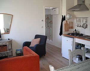 Comfortabele woonkamer in Plevierstraat 21, De Koog, Texel, vakantiehuis met knusse zitruimte op de Waddeneilanden.