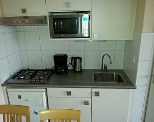 Volledig uitgeruste keuken in 't Kerckeland - Appartement Kerckeland 86, De Koog, Texel, met moderne voorzieningen voor een comfortabel verblijf.