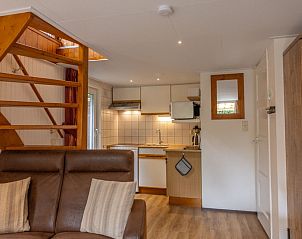 Offener Wohnbereich und Kche im Ferienhaus Karekiet, De Koog, Texel.