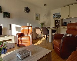 Open keuken en eetruimte in De Pelikaan Appartementen, De Koog, Texel.