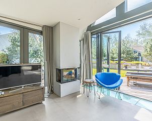 Zithoek met open haard in Duynzoom Villa 5, vakantiehuis in De Koog, Texel.