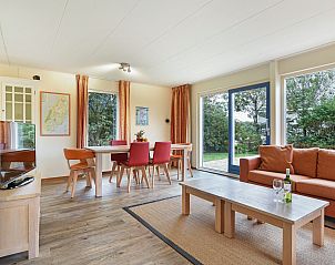 Comfortabele slaapkamer in Beach Park Texel 4-persoons villa 4B met uitzicht op de natuur in De Koog.