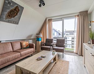 Modern ingerichte woonkamer in Appartement Anna 222, De Koog, Texel met ruime zitplaatsen en veel natuurlijk licht.
