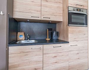 Volledig uitgeruste keuken in Appartement Anna 222, De Koog, Texel met eigentijdse stijl en handige voorzieningen.