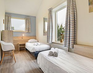 Lichte slaapkamer in Beach Park Texel 6-persoons villa, De Koog, met moderne inrichting en veel ruimte.