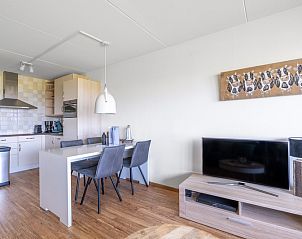 Stijlvolle eetruimte en keuken in Appartement Juliana 102 Zeezicht, De Koog, Waddeneilanden.