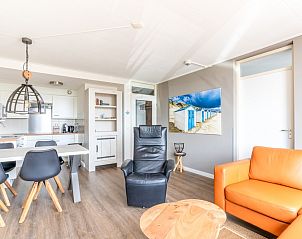 Open keuken en eetruimte in Appartement Juliana 072 Eilandzicht, De Koog, Texel met moderne voorzieningen.