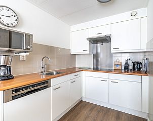 Volledig uitgeruste keuken in Appartement Juliana 072 Eilandzicht, De Koog, Texel met moderne faciliteiten.