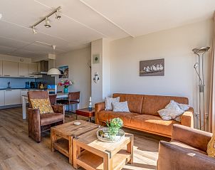 Offene Kche und Wohnzimmer im Apartment Juliana 098 Insel- und Meerblick, De Koog, Texel, ideal fr einen entspannten Aufenthalt.