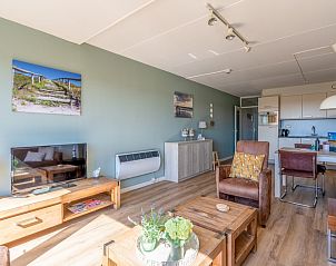 Modernes Wohnzimmer mit Essbereich im Apartment Juliana 098 Insel- und Meerblick, De Koog, Texel.