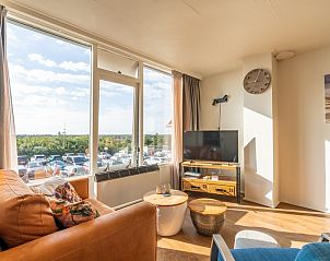 Stijlvolle woonkamer in Appartement Juliana 122 Eilandzicht, De Koog, Texel met prachtig uitzicht en moderne faciliteiten.