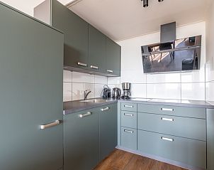 Moderne keuken in Appartement Juliana 122 Eilandzicht, De Koog, Texel met functionele indeling en eigentijds design.