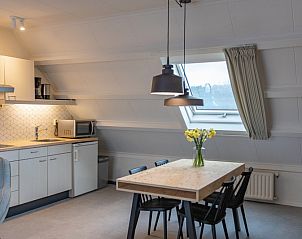 Helles Esszimmer im Apartment 4 Personen, De Koog, Texel, mit Blick auf die Umgebung und moderner Einrichtung.