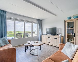 Woonkamer van Appartement Juliana 096 Eiland en Zeezicht met uitzicht op Texelse natuur in De Koog, Waddeneilanden.