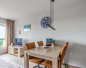 Gezellige eetkamer in Appartement Juliana 138 Eiland en Zeezicht, De Koog, Texel met uitzicht op de omgeving.