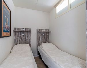 Tweede slaapkamer met twee eenpersoonsbedden in Appartement Juliana 138 Eiland en Zeezicht, De Koog, Texel.