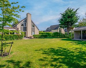 Vakantiehuis Kamperfoelie 93 in De Koog, Texel met ruime tuin en sauna, ideaal voor ontspanning op de Waddeneilanden.