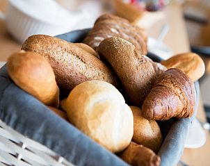 Verse broodjes in Villa 8, De Koog, Texel, voor een heerlijk ontbijt in je vakantiehuis.