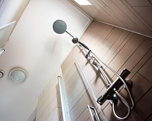 Moderne douche in Villa 8, De Koog, Texel, luxe vakantiehuis op de Waddeneilanden.